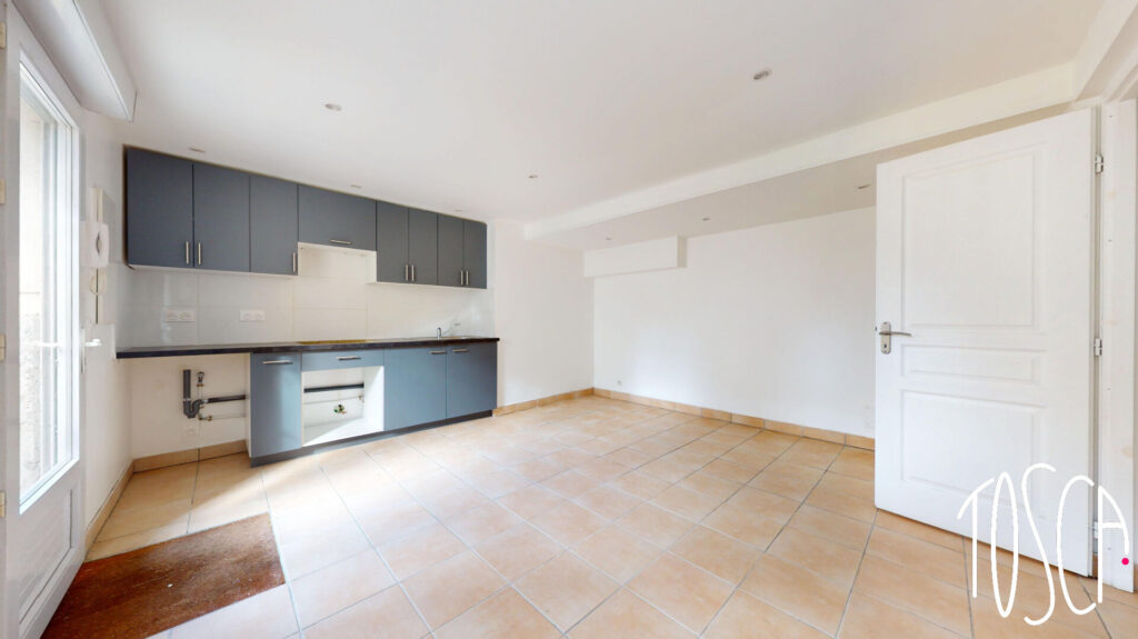 EXCLUSIVITE – CHOISY LE ROI – RENTABILITE POSSIBLE 7,5% – 2 pièces avec entrée indépendante de 32 m² - Featured