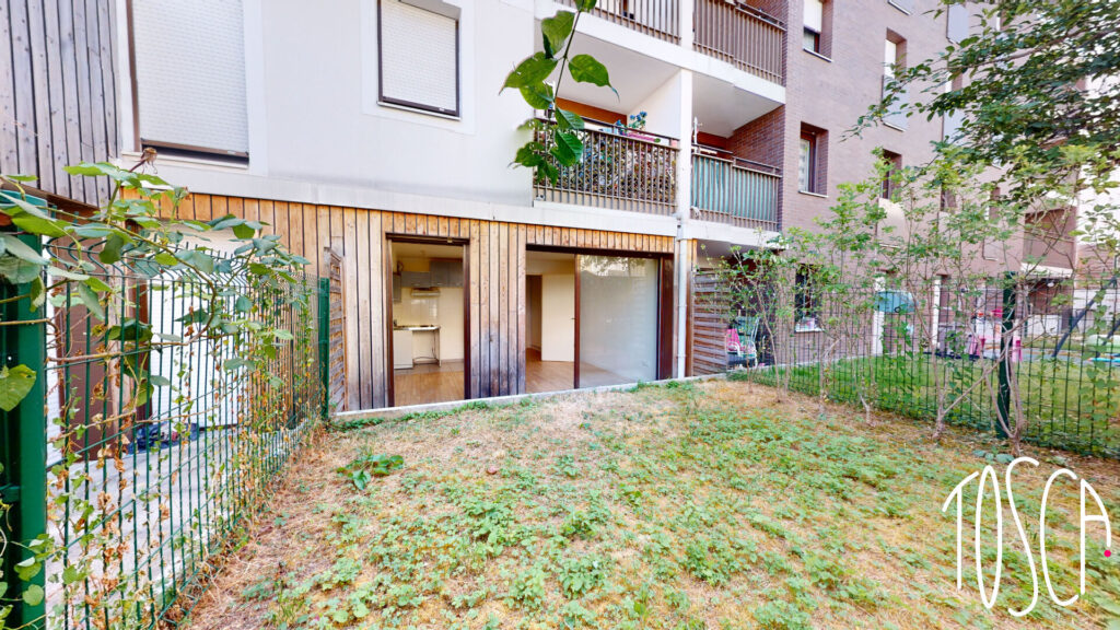 VITRY SUR SEINE APPARTEMENT STUDIO 28 m² / JARDIN / PARKING SOUS-SOL / T9 / Métro VILLEJUIF PVC 10 min - Featured