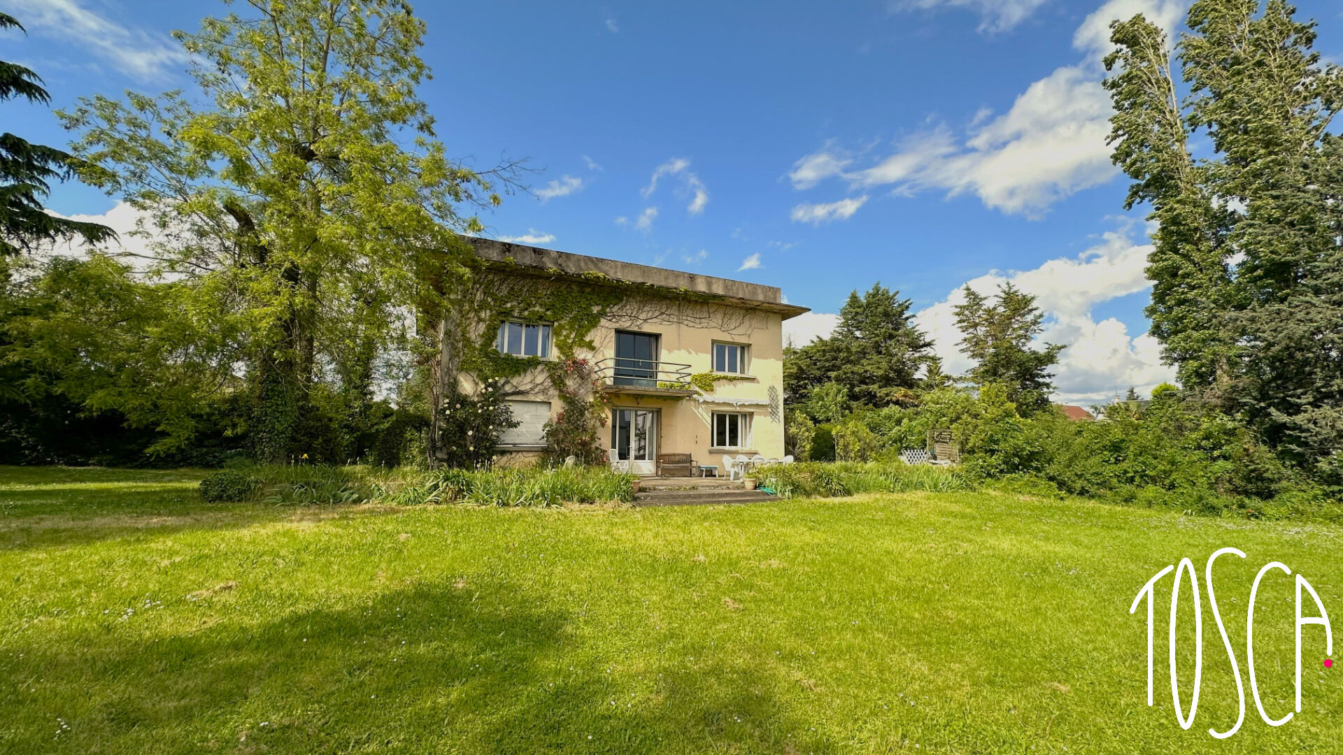 THIAIS TRIANGLE D'OR - MAISON INDIVIDUELLE 9 pièces 450m² utiles - 2 900m² de terrain
