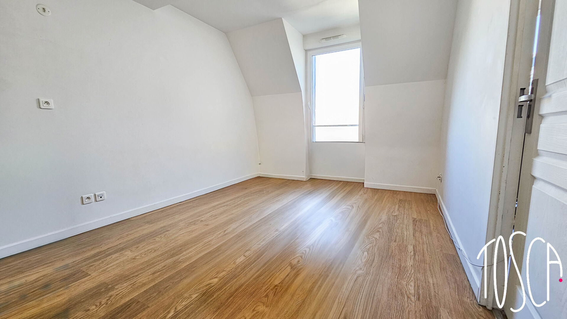 EXCLUSIVITE VILLEJUIF - 2 PIECES 32.38m2 - PARKING VOITURE ET MOTO - PROCHE METRO L7