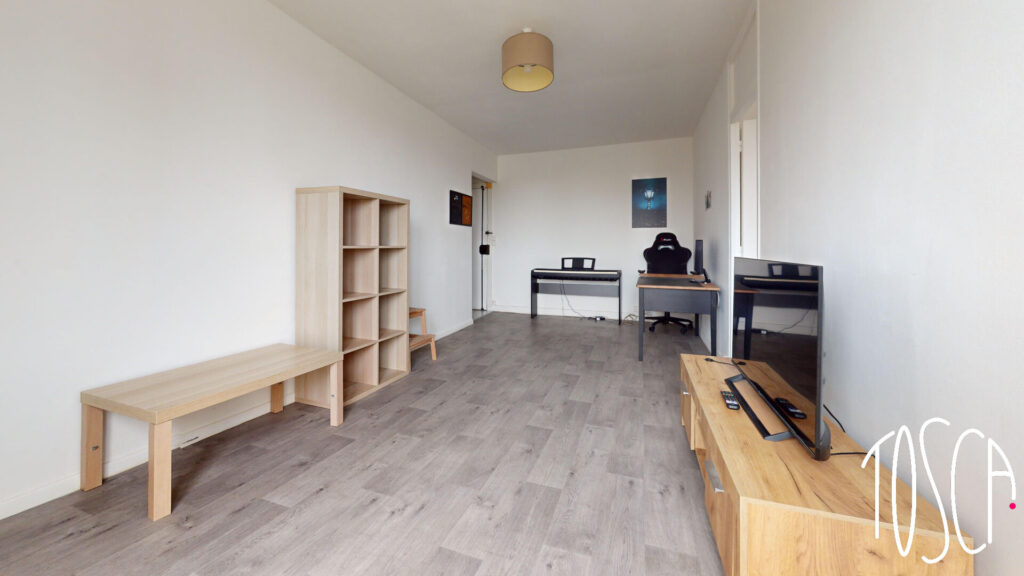 APPARTEMENT THIAIS 2 PIECES – 43.72 m² – COMMERCES – TRANSPORTS – ECOLES - Featured