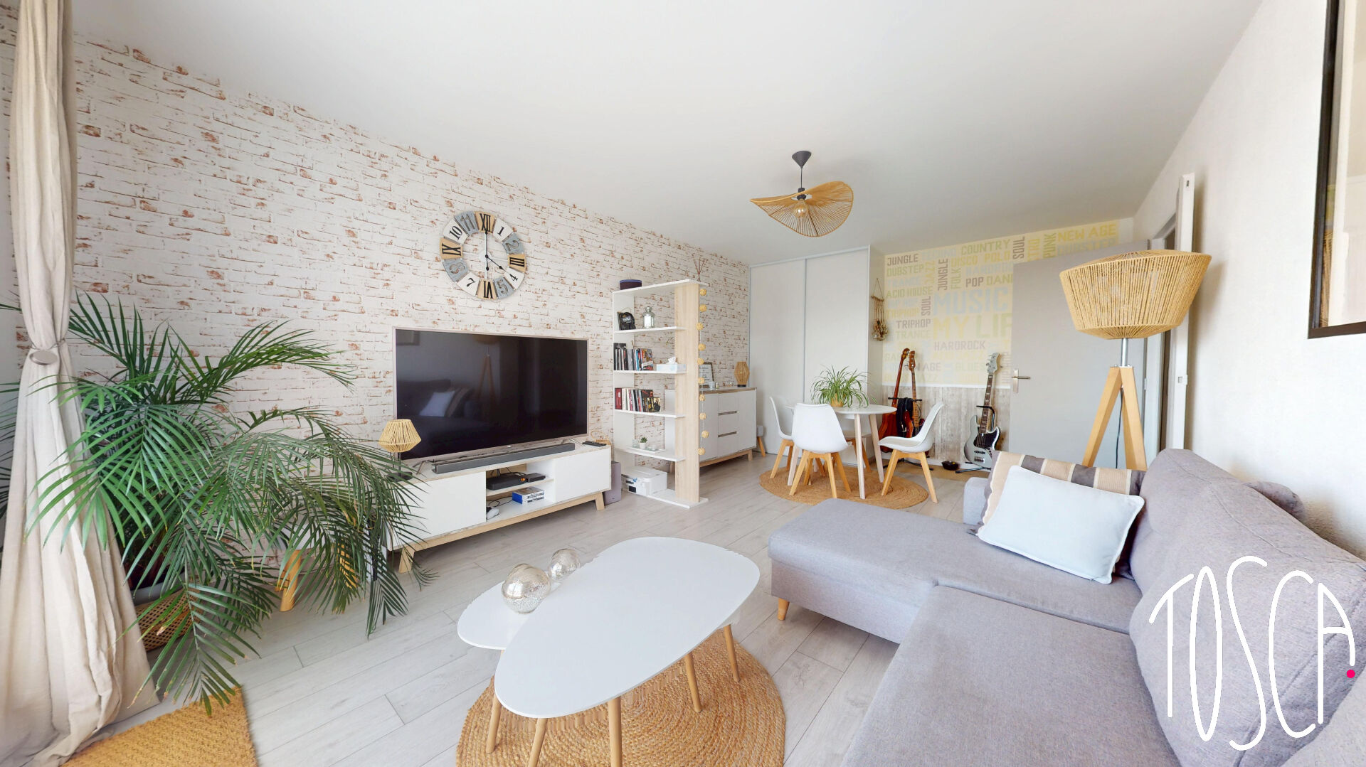 EXCLUSIVITE -THIAIS (au pied du TVM) Superbe 2 pièces avec balcon, parking et cave - coup de coeur assuré !